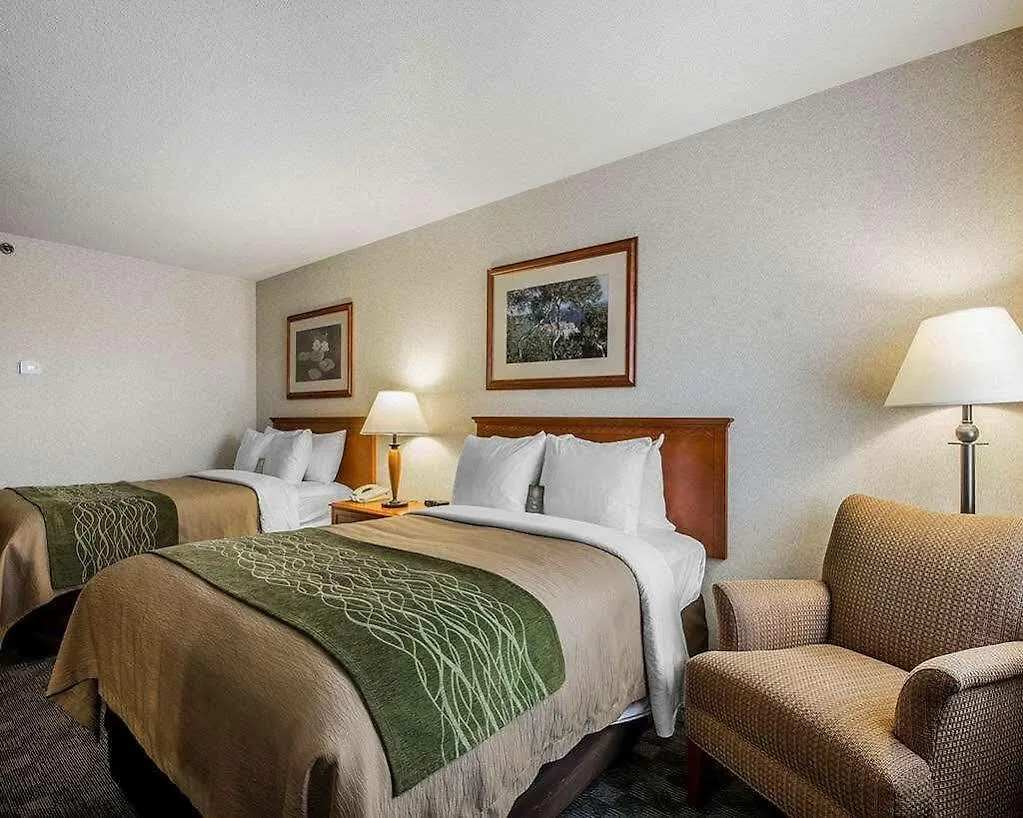 Comfort Inn & Suites Victoria 3*,